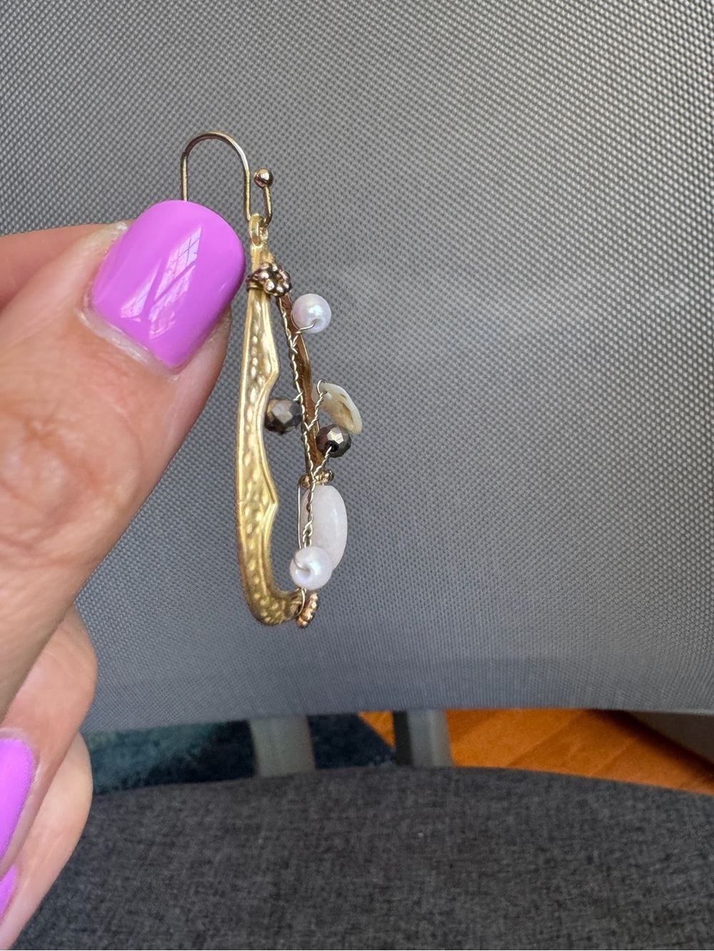 Vintage Boho Gold-Tone Teardrop Wirework Earrings with White Gem Accents - Picture 4 of 7